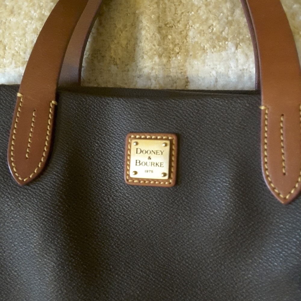 Designer Handbag - Picture 2 of 7